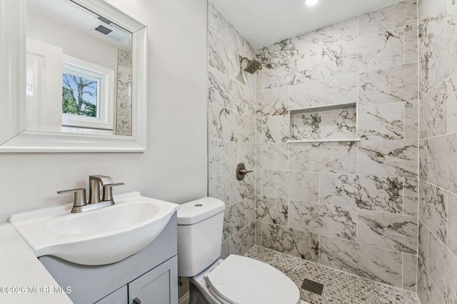 886 Raleigh Drive, Toms River, NJ 08753