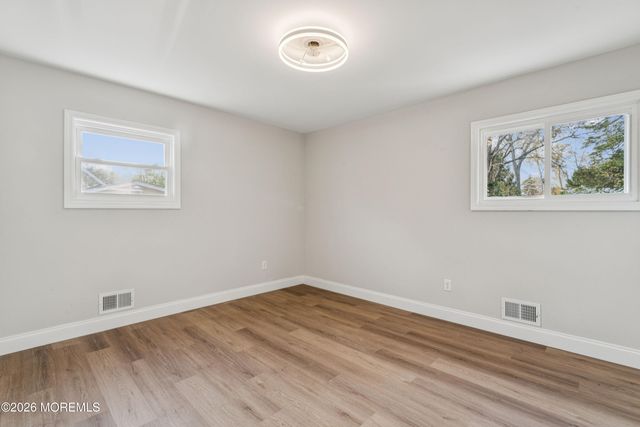 886 Raleigh Drive, Toms River, NJ 08753