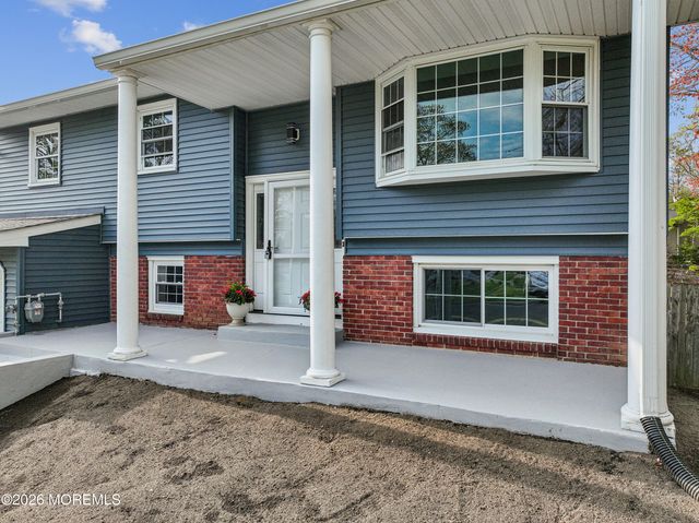 886 Raleigh Drive, Toms River, NJ 08753