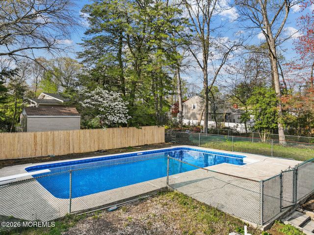 886 Raleigh Drive, Toms River, NJ 08753