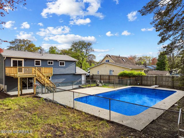 886 Raleigh Drive, Toms River, NJ 08753