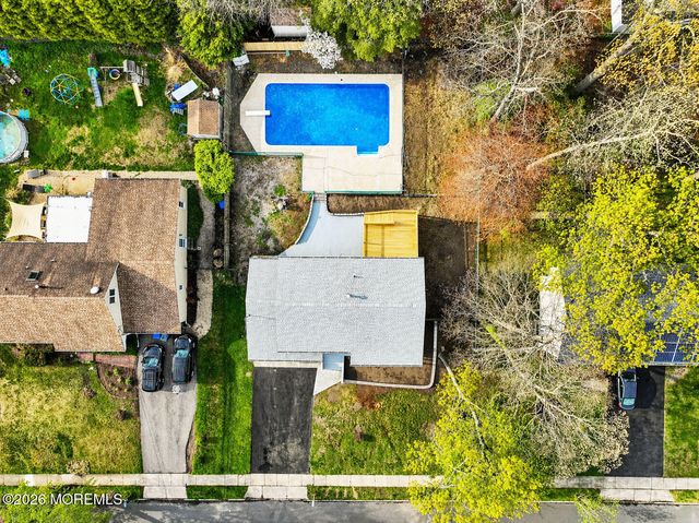 886 Raleigh Drive, Toms River, NJ 08753