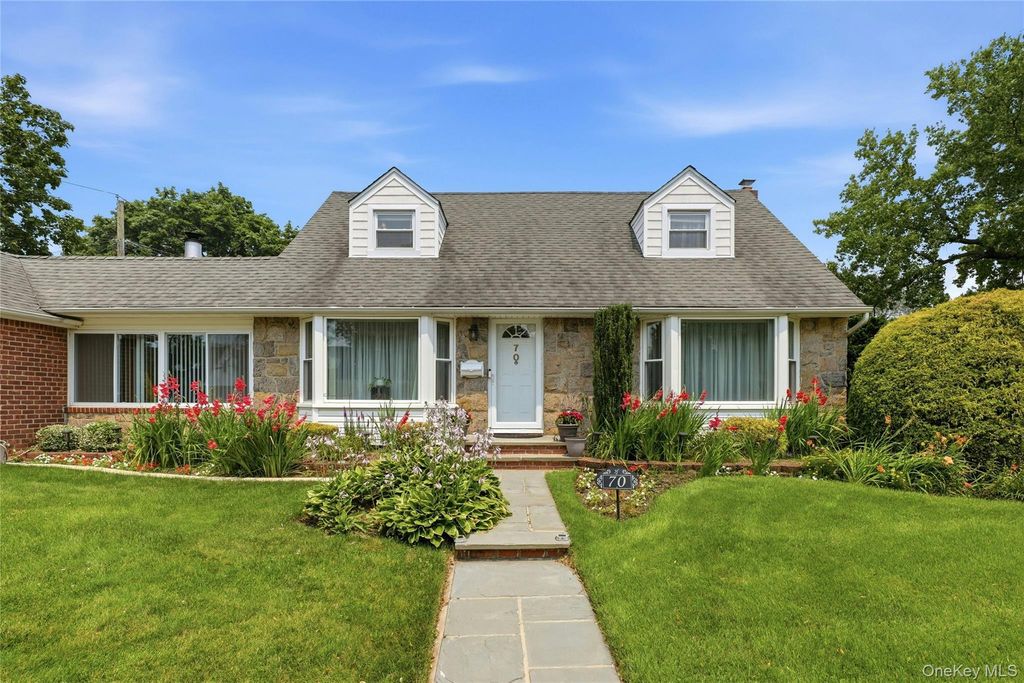 70 Birchwood Drive, New Hyde Park, NY 11040 — photo 3