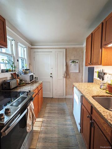 648 E Lincoln Street, Birmingham, MI 48009