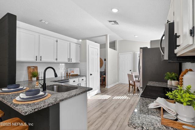 11214 BENTLEY TRACE Lane E, Jacksonville, FL 32257