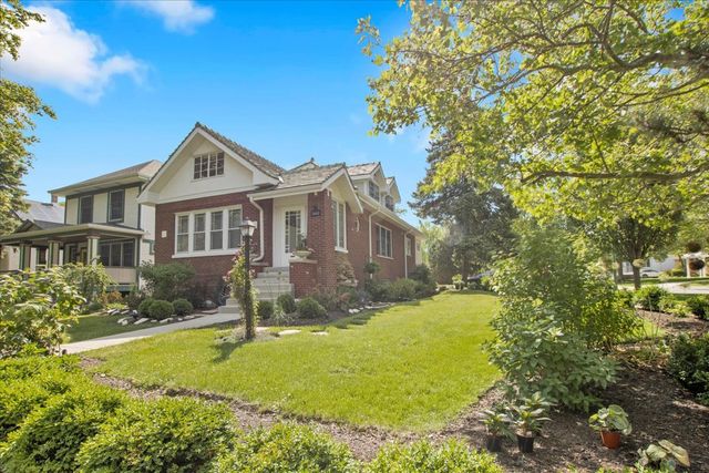 5661 N New Hampshire Avenue, Chicago, IL 60631