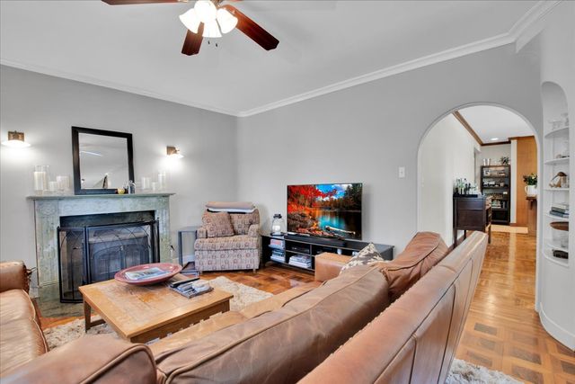 5661 N New Hampshire Avenue, Chicago, IL 60631