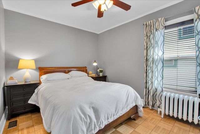 5661 N New Hampshire Avenue, Chicago, IL 60631