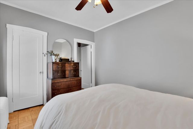 5661 N New Hampshire Avenue, Chicago, IL 60631