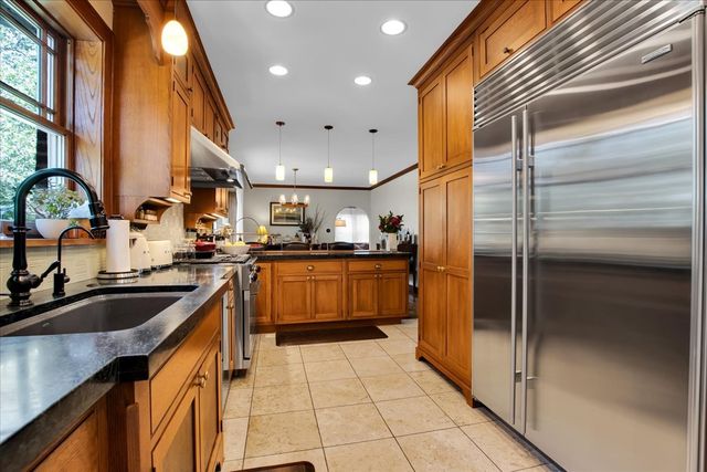5661 N New Hampshire Avenue, Chicago, IL 60631