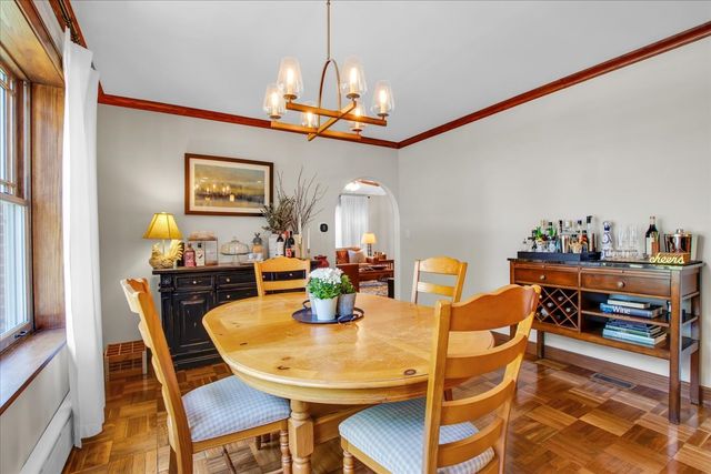 5661 N New Hampshire Avenue, Chicago, IL 60631