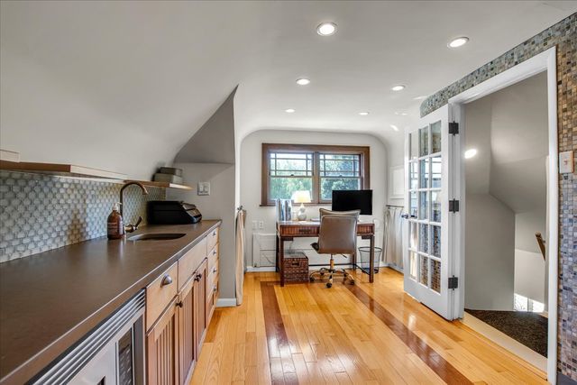 5661 N New Hampshire Avenue, Chicago, IL 60631