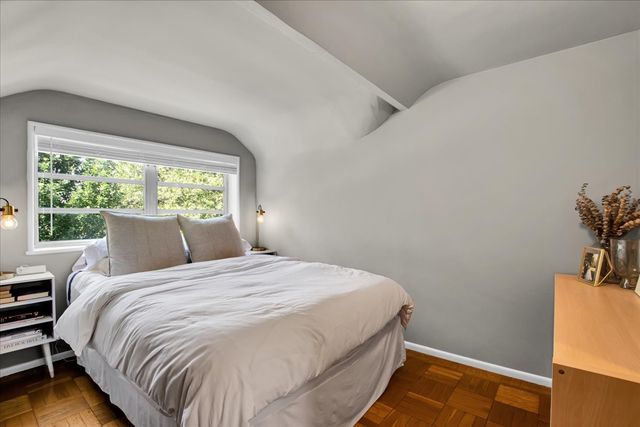 5661 N New Hampshire Avenue, Chicago, IL 60631