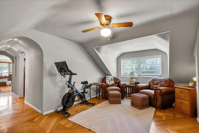 5661 N New Hampshire Avenue, Chicago, IL 60631