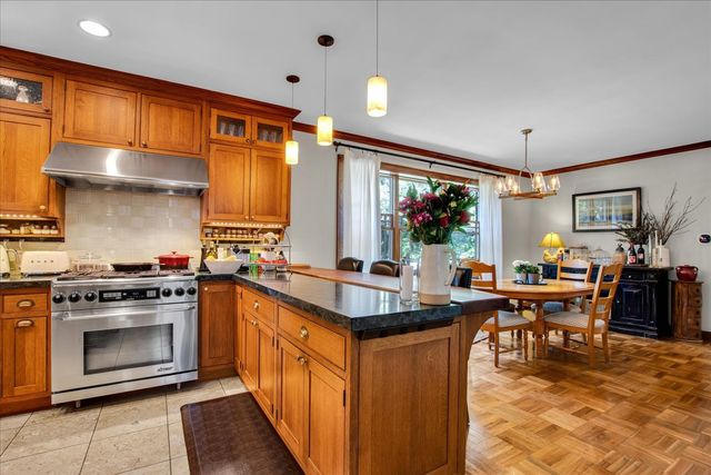 5661 N New Hampshire Avenue, Chicago, IL 60631