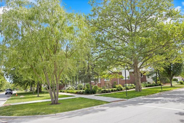 5661 N New Hampshire Avenue, Chicago, IL 60631