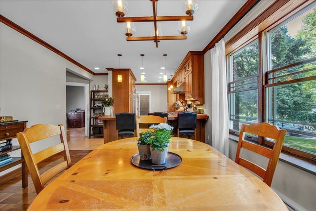 5661 N New Hampshire Avenue, Chicago, IL 60631