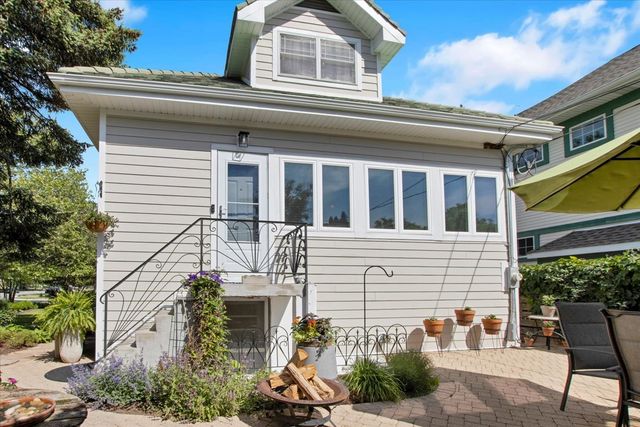 5661 N New Hampshire Avenue, Chicago, IL 60631