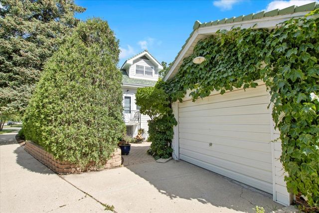 5661 N New Hampshire Avenue, Chicago, IL 60631