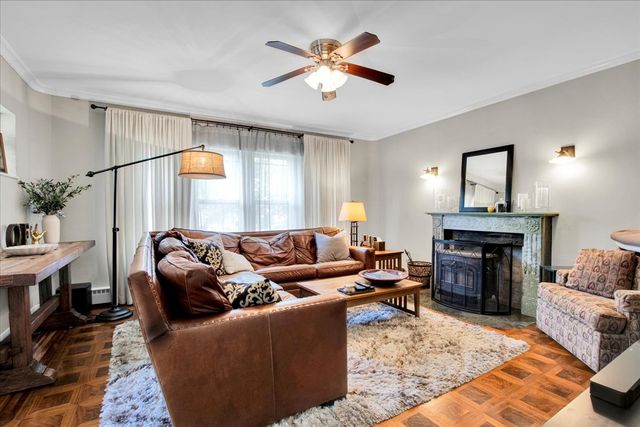 5661 N New Hampshire Avenue, Chicago, IL 60631
