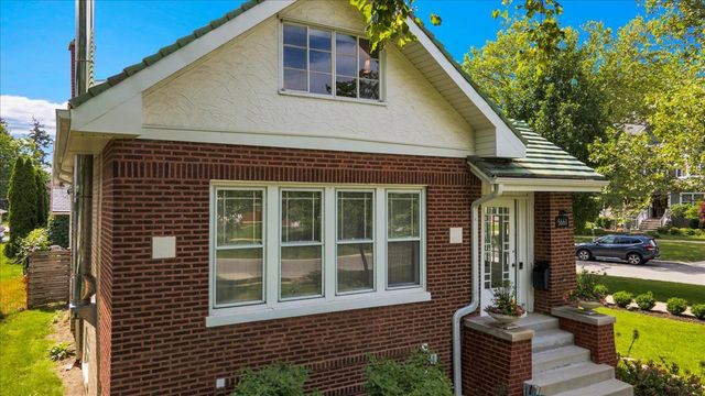 5661 N New Hampshire Avenue, Chicago, IL 60631