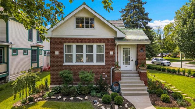 5661 N New Hampshire Avenue, Chicago, IL 60631