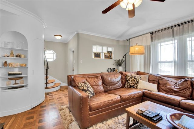 5661 N New Hampshire Avenue, Chicago, IL 60631