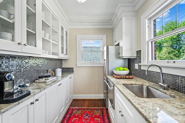 4915 Linden Avenue N, Seattle, WA 98103