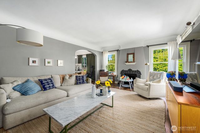 4915 Linden Avenue N, Seattle, WA 98103