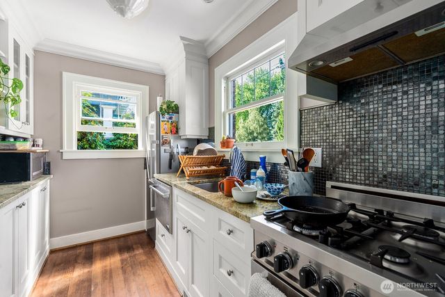 4915 Linden Avenue N, Seattle, WA 98103