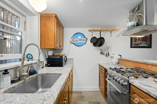 4915 Linden Avenue N, Seattle, WA 98103