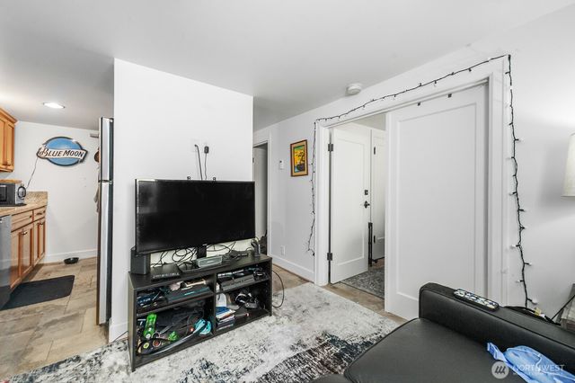 4915 Linden Avenue N, Seattle, WA 98103