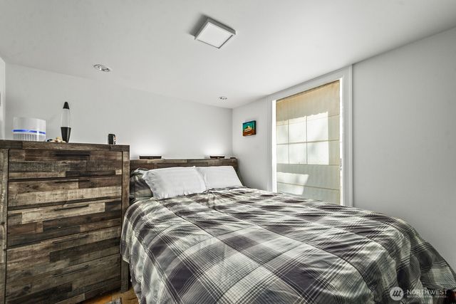 4915 Linden Avenue N, Seattle, WA 98103