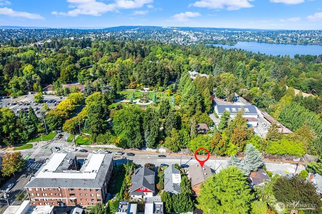 4915 Linden Avenue N, Seattle, WA 98103