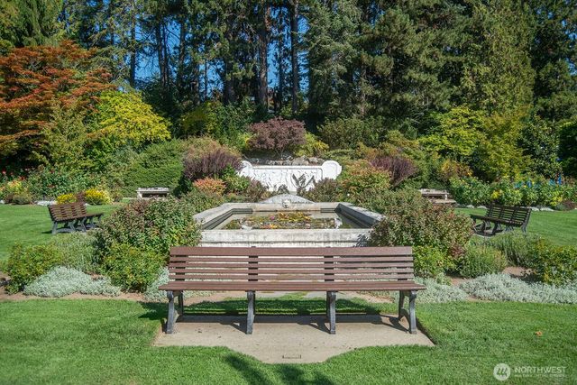 4915 Linden Avenue N, Seattle, WA 98103