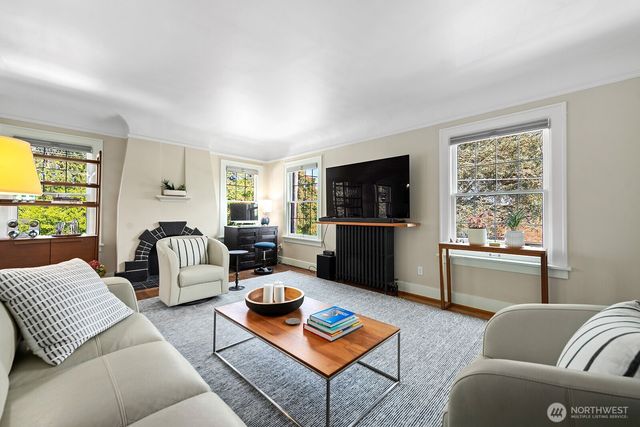 4915 Linden Avenue N, Seattle, WA 98103