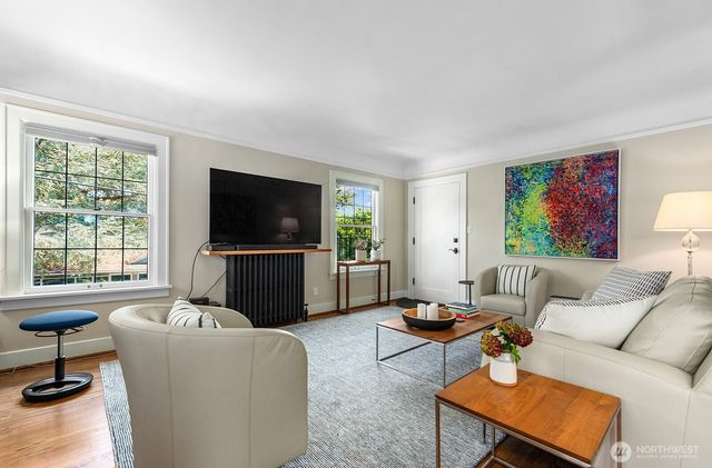 4915 Linden Avenue N, Seattle, WA 98103