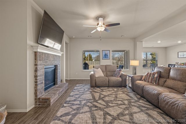 16629 E 115th Street N, Owasso, OK 74055