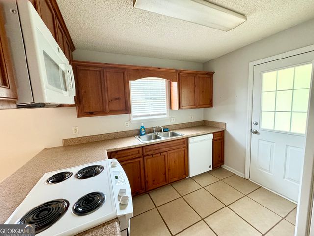 308 Strawbridge Lane, Bonaire, GA 31005