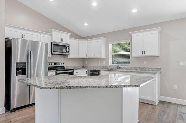 5 LOCUST RADIAL CIRCLE, Ocala, FL 34472