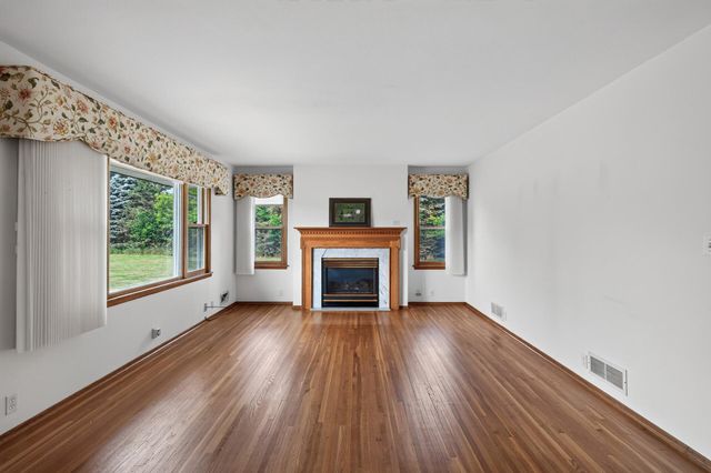 6606 132nd Street N, Hugo, MN 55110