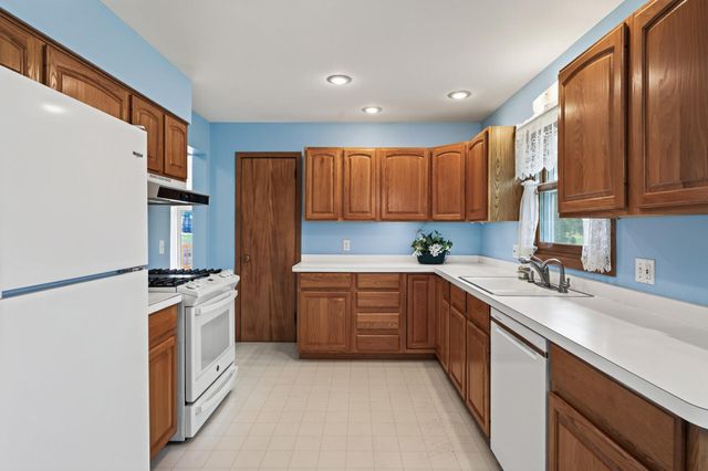 6606 132nd Street N, Hugo, MN 55110