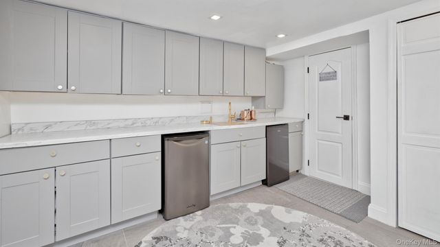 383 White Road, Mineola, NY 11501