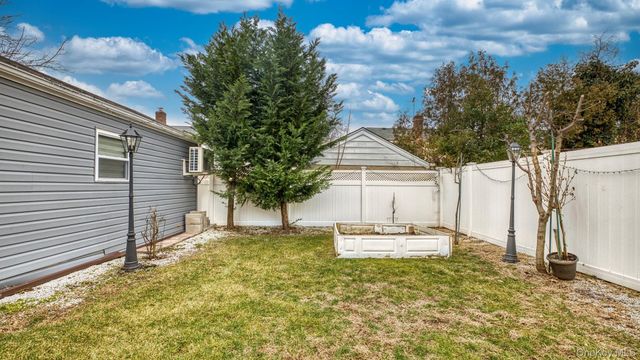 383 White Road, Mineola, NY 11501