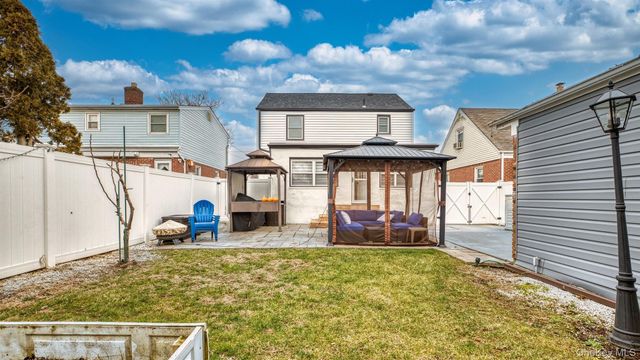 383 White Road, Mineola, NY 11501