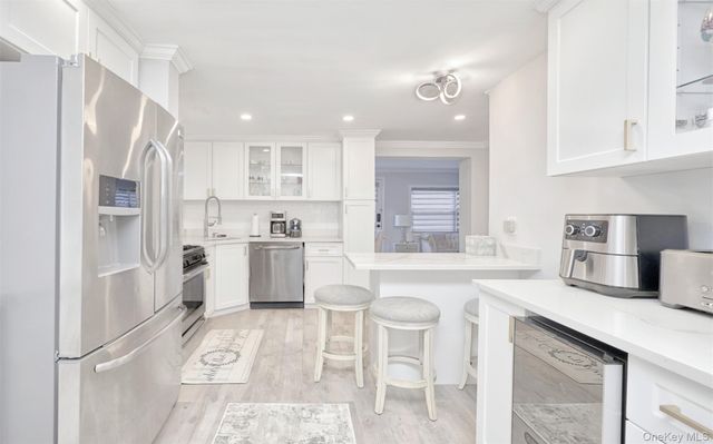 383 White Road, Mineola, NY 11501