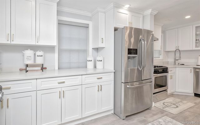 383 White Road, Mineola, NY 11501