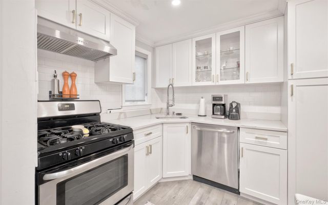 383 White Road, Mineola, NY 11501