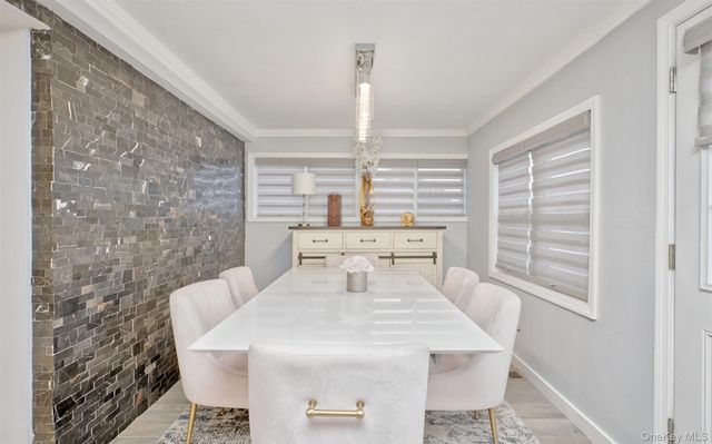 383 White Road, Mineola, NY 11501