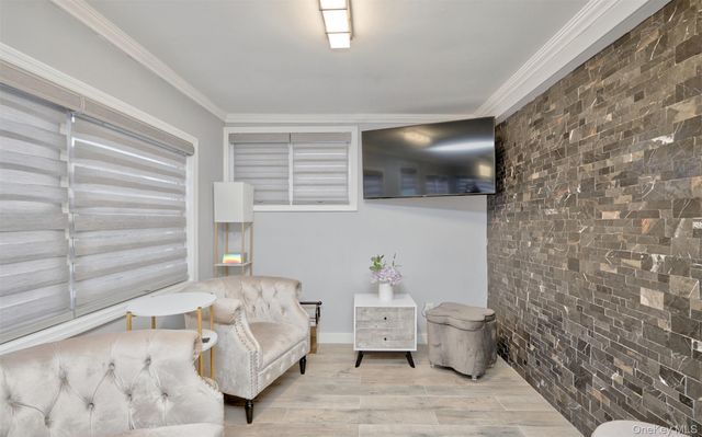 383 White Road, Mineola, NY 11501